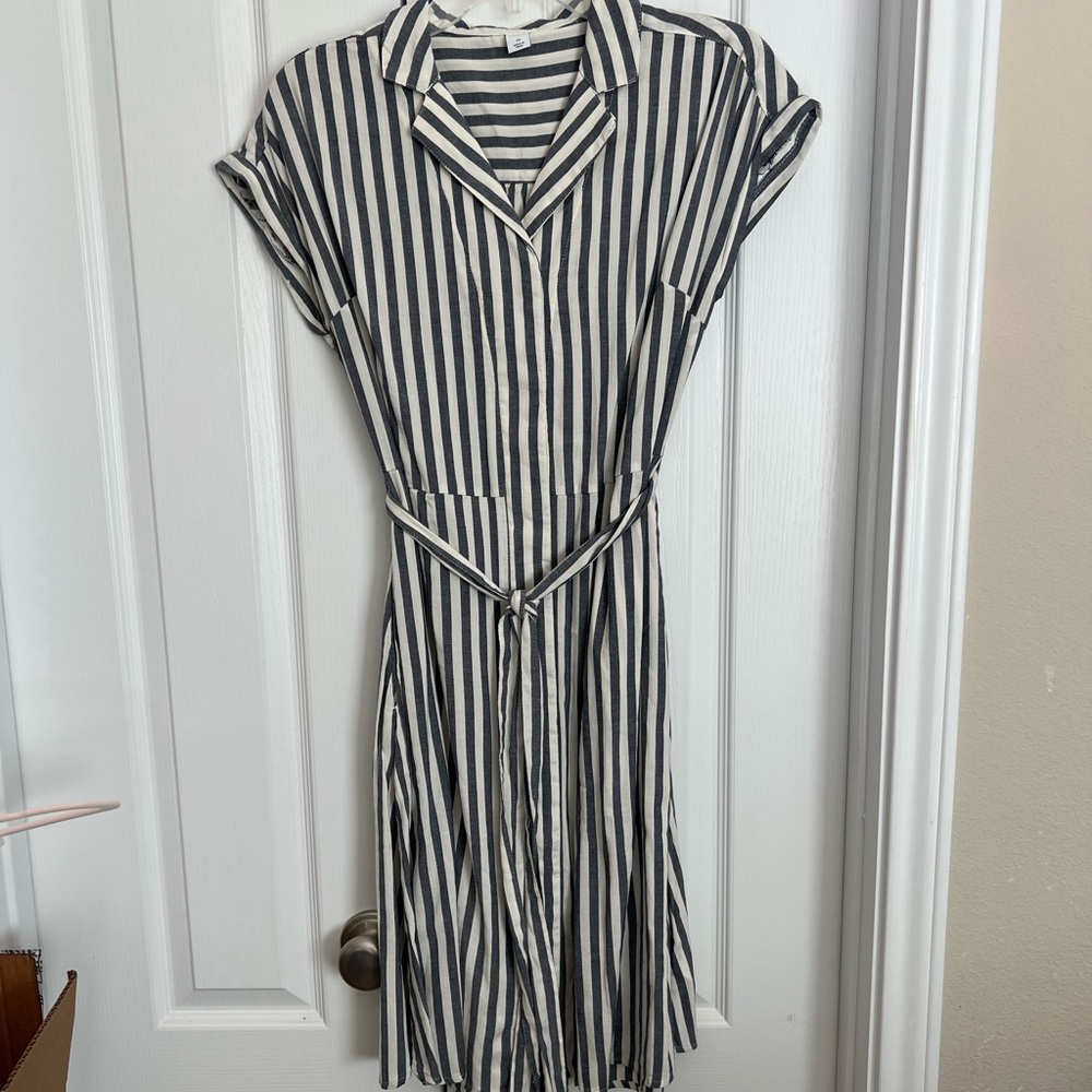 Old Navy XS striped dress